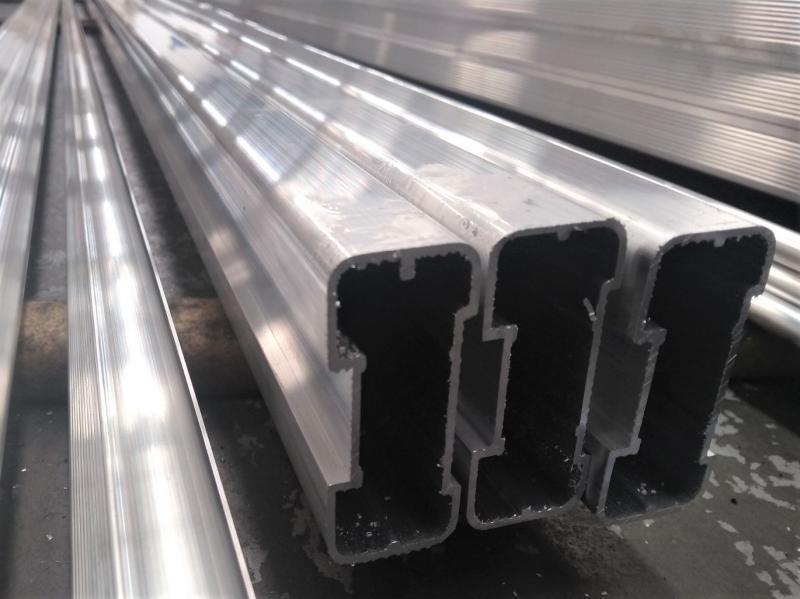 Perfil para escada de aluminio